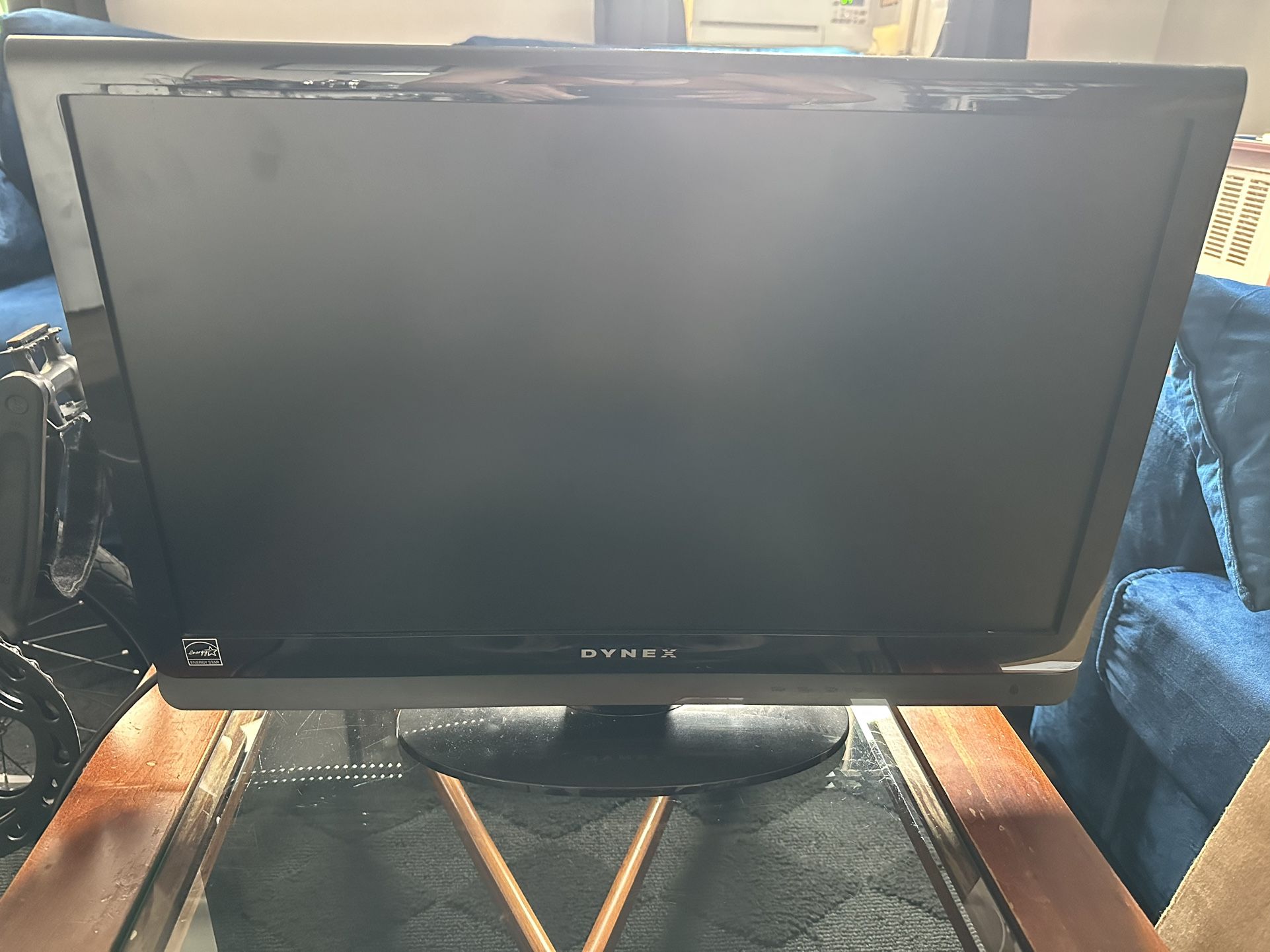 24 Inch TV With Stand And Wall Mount 