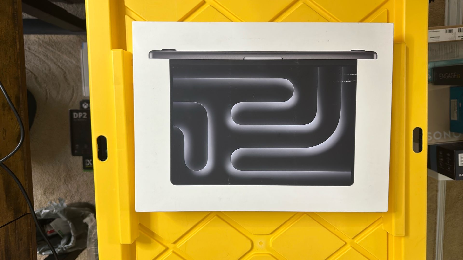 Brand new 14-inch MacBook Pro M3 18GB Memory 512SSD