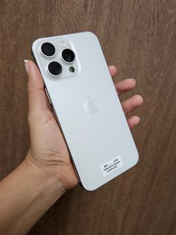 iPhone 15 Pro Max (Unlocked) 256GB
