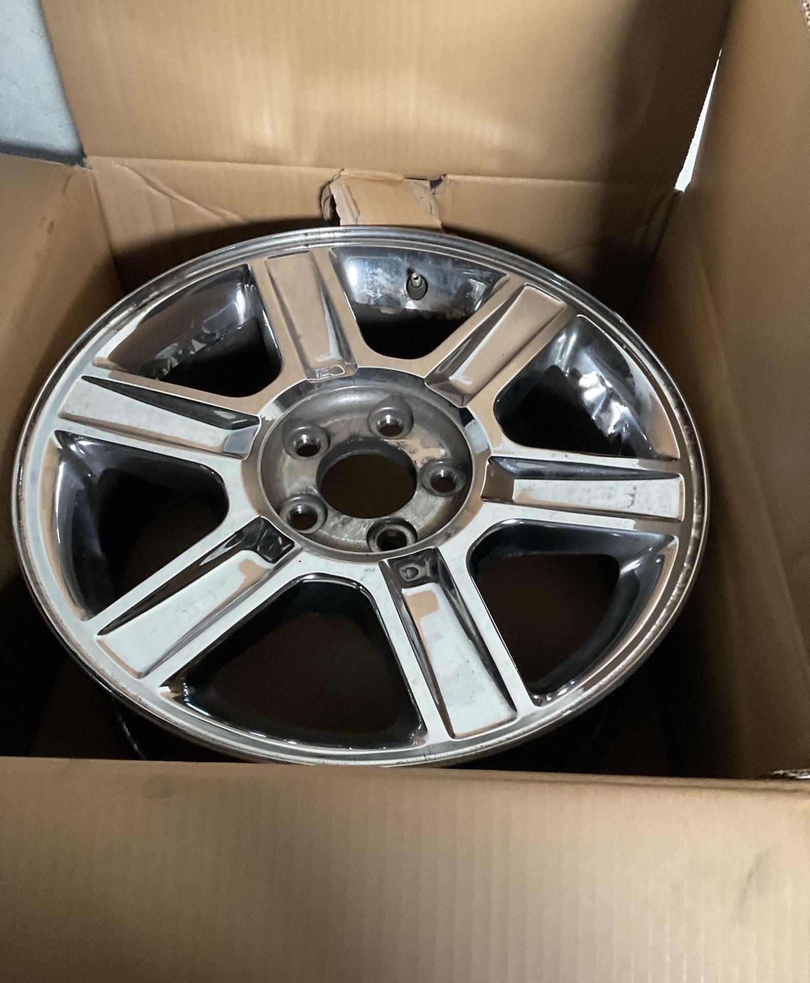 Rims-center Caps- Lug Nuts