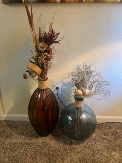 Beautiful vases In Excellent Condition $40 for both