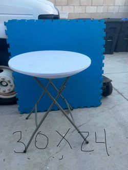 Round Table 10 Avaliable