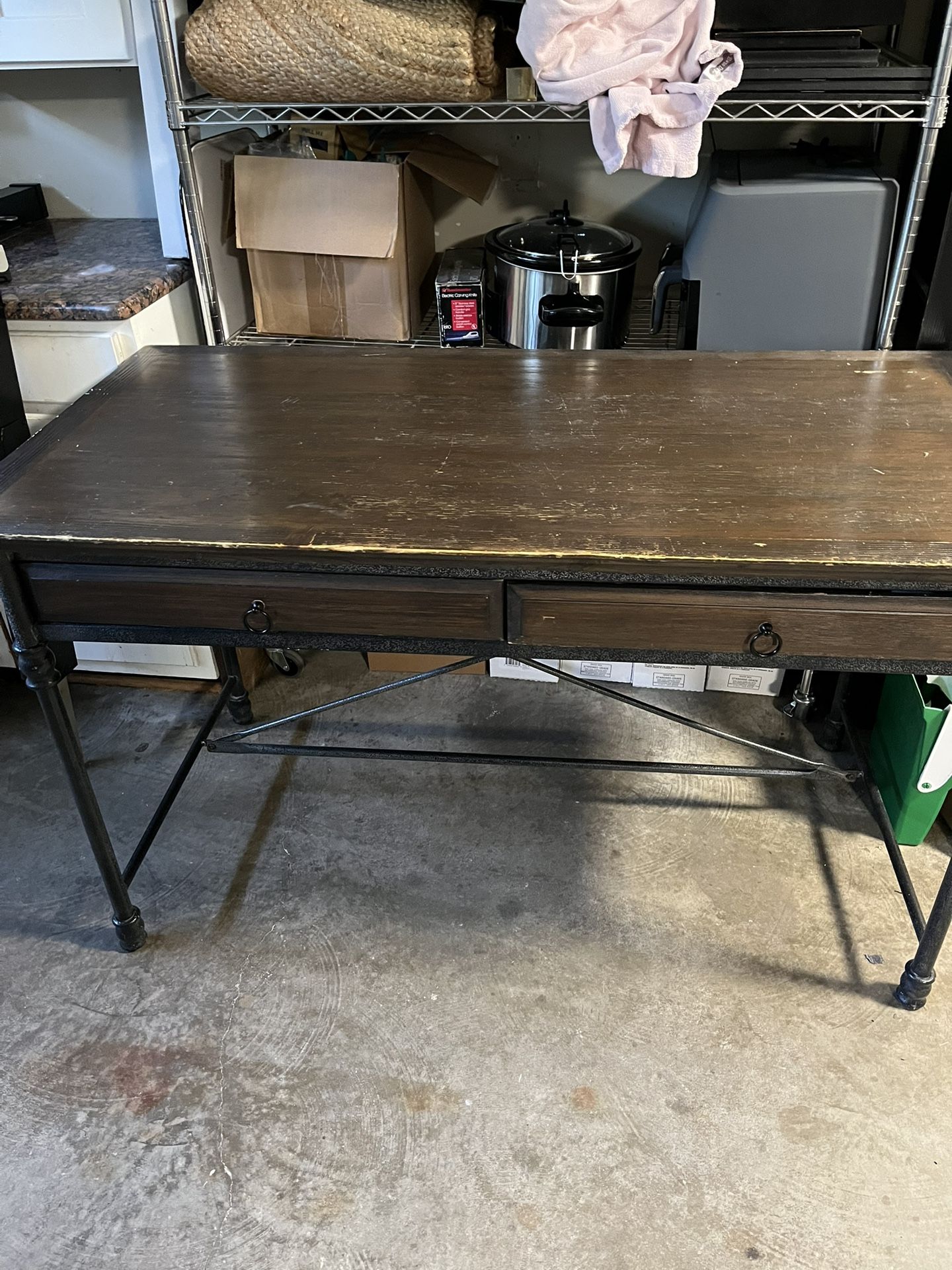 Reservation Hardware Desk