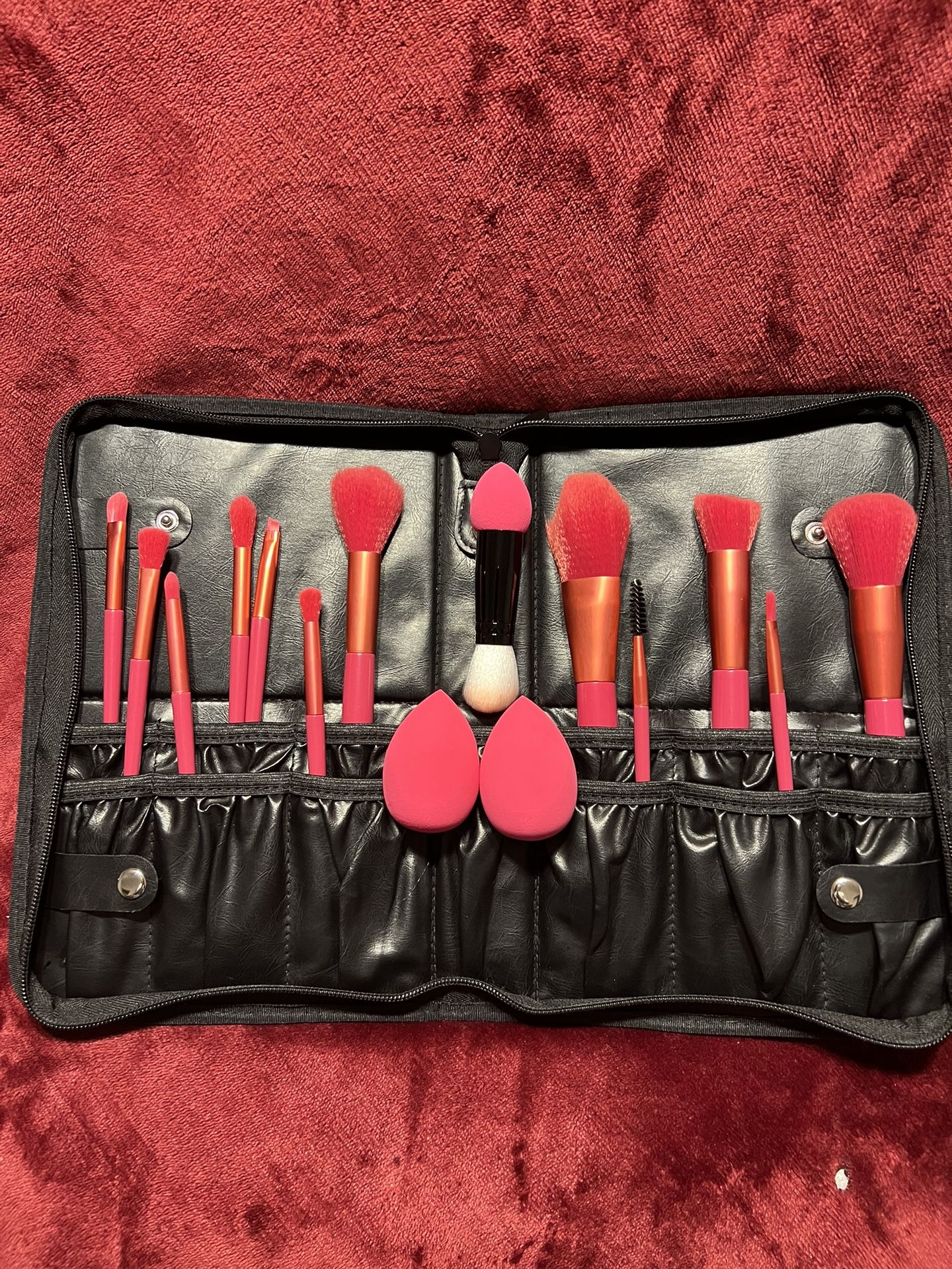 MakeUp Case, 12 Piece Brush Set & 2 Beauty Blending Sponges *NEW*