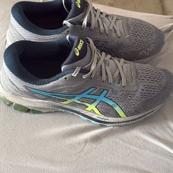 MENS ASICS RUNNING SHOE