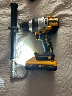 Dewalt hammer drill and 4.0 battery