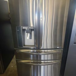 LG STAINLESS STEEL FRENCH DOORS REFRIGERATOR