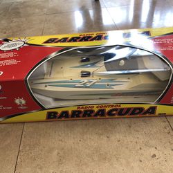 Remote Control Boat 🚤!! Nice, Complete, With Box! Just NEEDS A battery…can Tell You Where To Get For $10 More After Buy… 😊