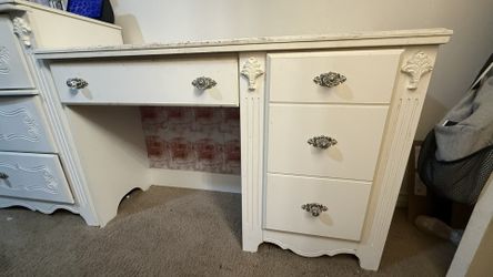 White All Wooden Desk /beauty Table / Hutch Also Available