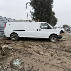 2006 Chevy express 3500 van 6.0 L For Parts Only‼️