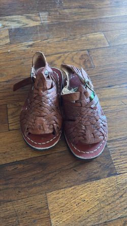 Kids huarache with buckle