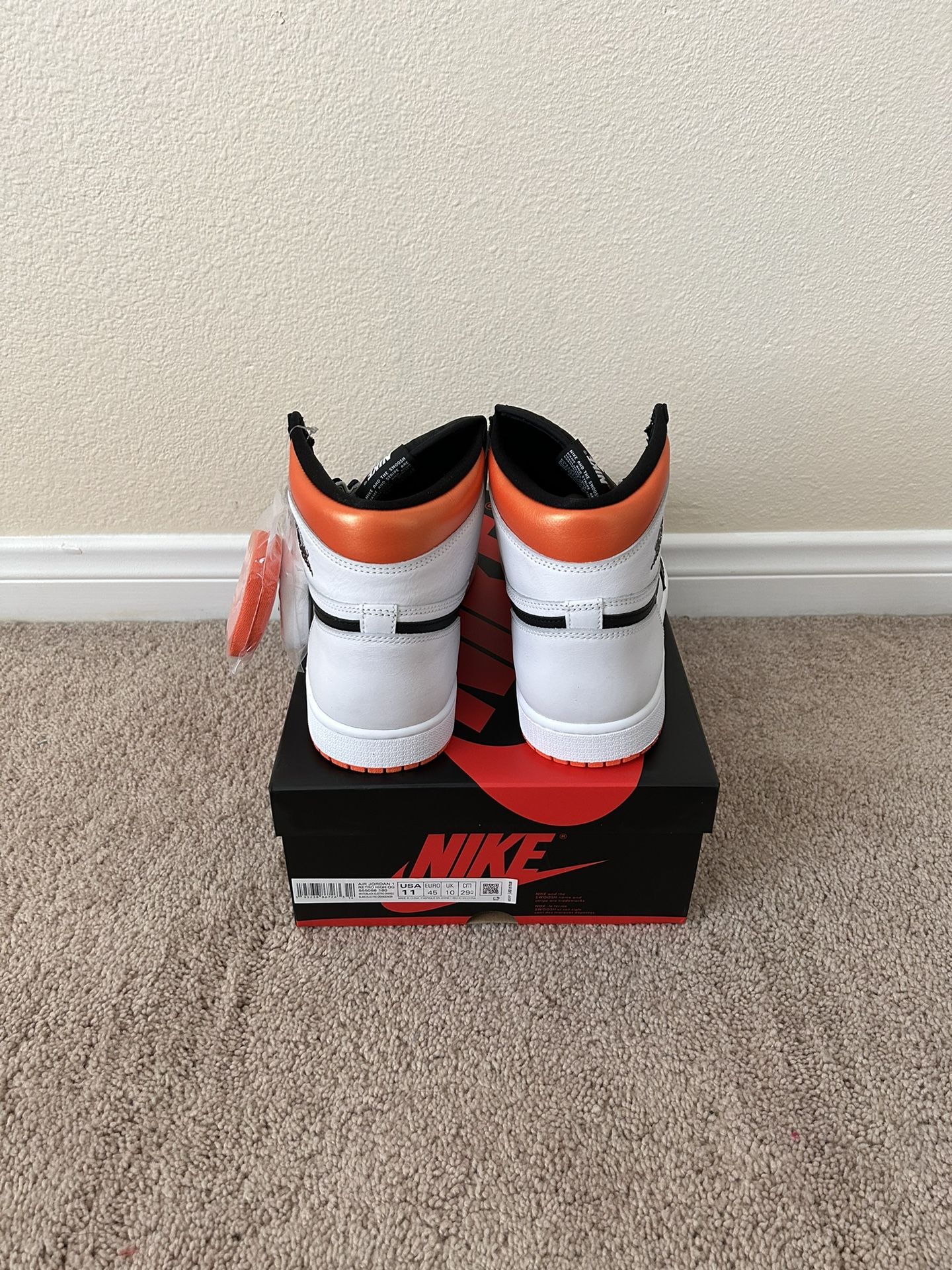 Air Jordan 1 Retro High “Electro Orange”
