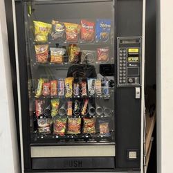 Beverage Snacks Vending Machine With Credit Card Reader