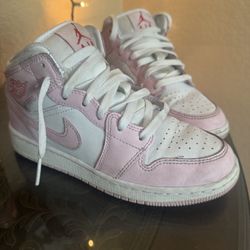 Air Jordan 1 Mid Big Kids' Shoes 