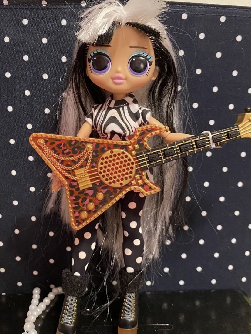 L.o.l. OMG Doll Groovy Babe With Guitar