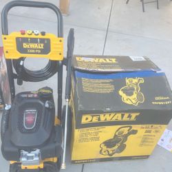 DEWALT 3300 PSI 2.4 GPM Cold Water Gas Pressure Washer with HONDA GCV200 Engine
