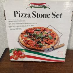 New Unopened!! Pizza Stone Set 