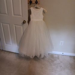 Davids Bridals Flower Girls Dress Size 7