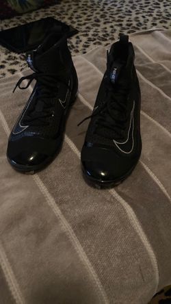 10’ Nike Baseball Cleats & Helmet