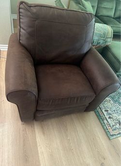 Leather Recliner ( DOES NOT WORK)