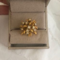 Beautiful Italian Gold And Diamonds Ring
