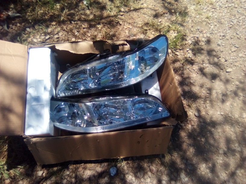 Headlights/ Tail Lights