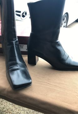Etienne Aigner black boot 2 inch square heel size 8