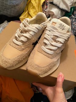 Shoes size 5