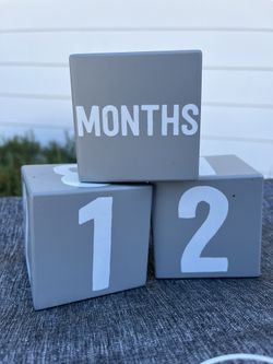 Baby Countdown Blocks & Baby’s First Year Picture Frame 