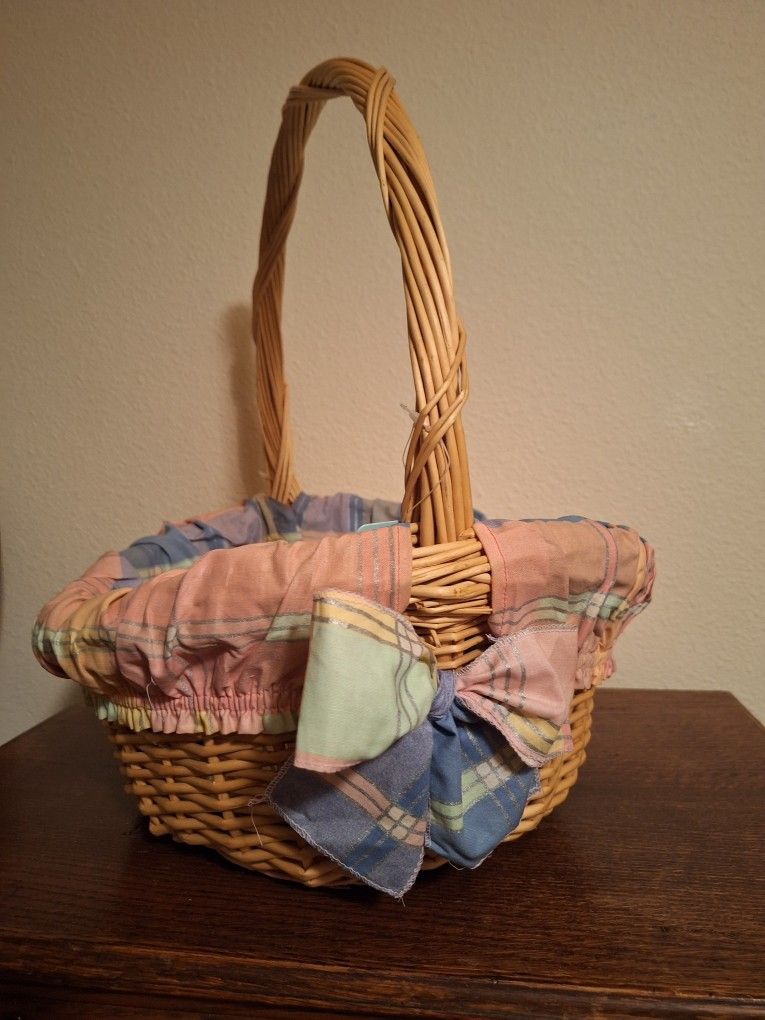 NWT Extra Large Oval Wicker Basket with removable liner