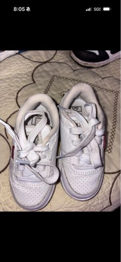 White Levi’s Size 7