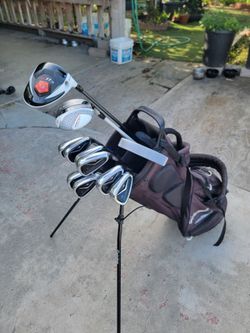 Taylormade Golf Club Set Right Handed W/TaylorMade Flex Tech Lite Stand Bag 
*NICE