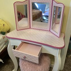 Girl Vanity With Stool