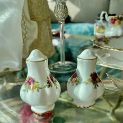 Royal Albert Old Country Roses Vintage Salt and Pepper Shakers