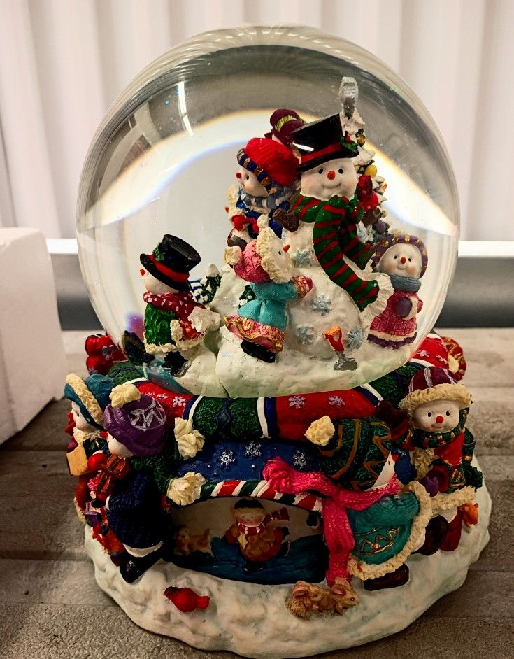 Musical Christmas Snow Globe 