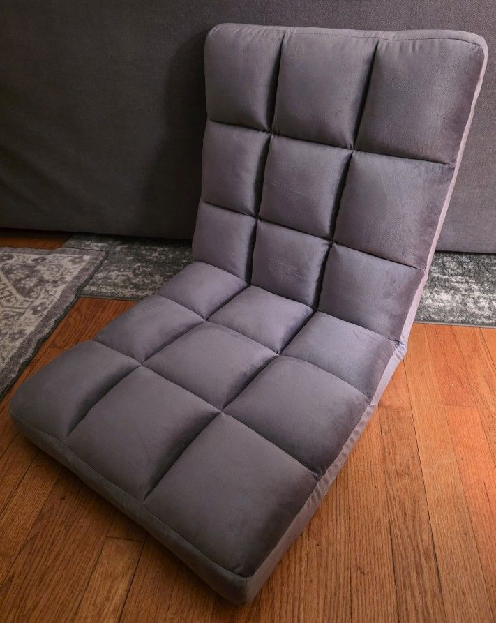 BRAND NEW Folding Floor Chair