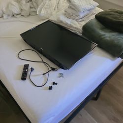 Samsung 32" TV (with Wall Bracket) [$150]