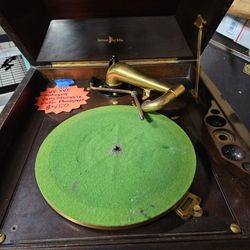 1917 VC-XVI Mahogamy Victor phonograph