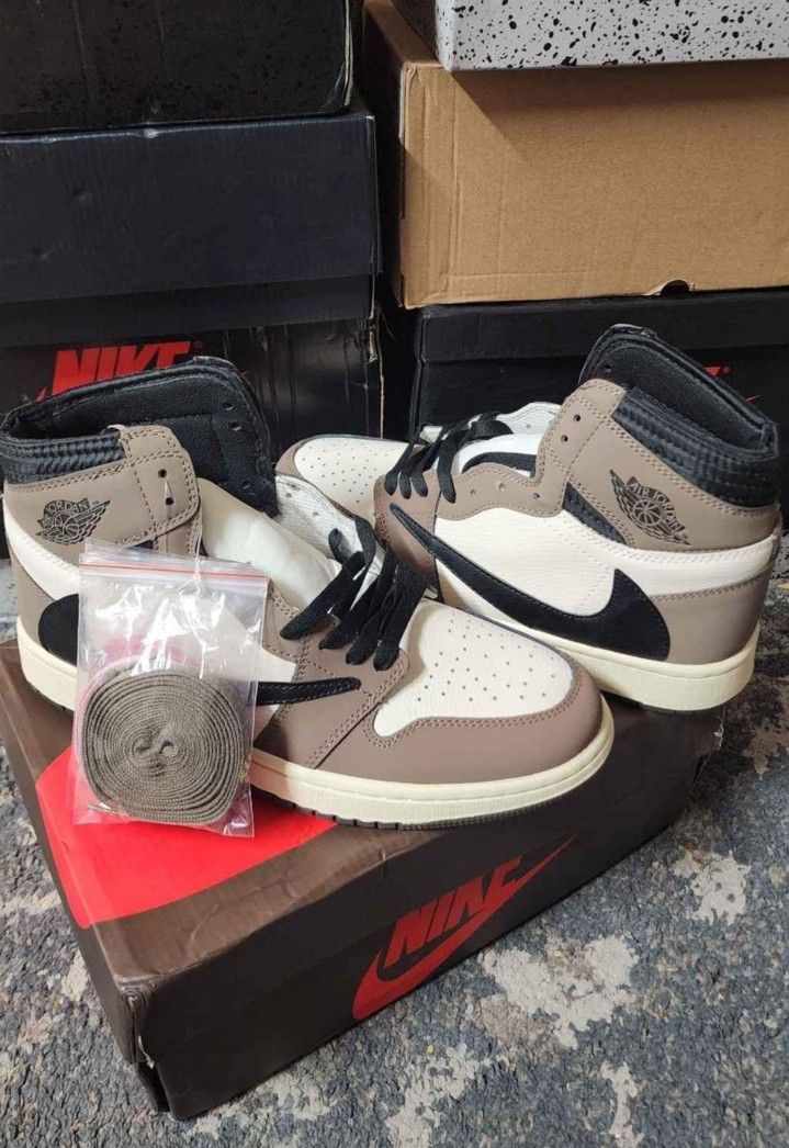 Travis Scott Jordan 1