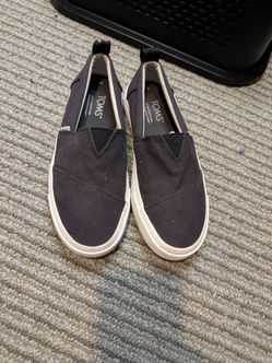 TOMS Kids Black/White Canvas Slip-On Casual Shoes Round Toe Rubber Sole 3 TOMS sneakers black childrens shoes black white back to school slip ins slip