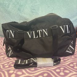 NEW UNUSED Stylish black Valentino VLTN duffel bag 