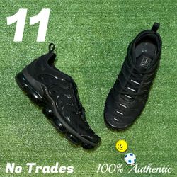 Size 11 Nike Air Vapormax plus “Triple Black” 🖤