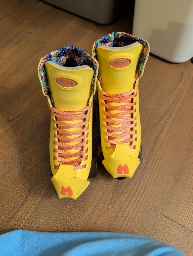 Maxi Beach Bunny Woman's Roller Skates