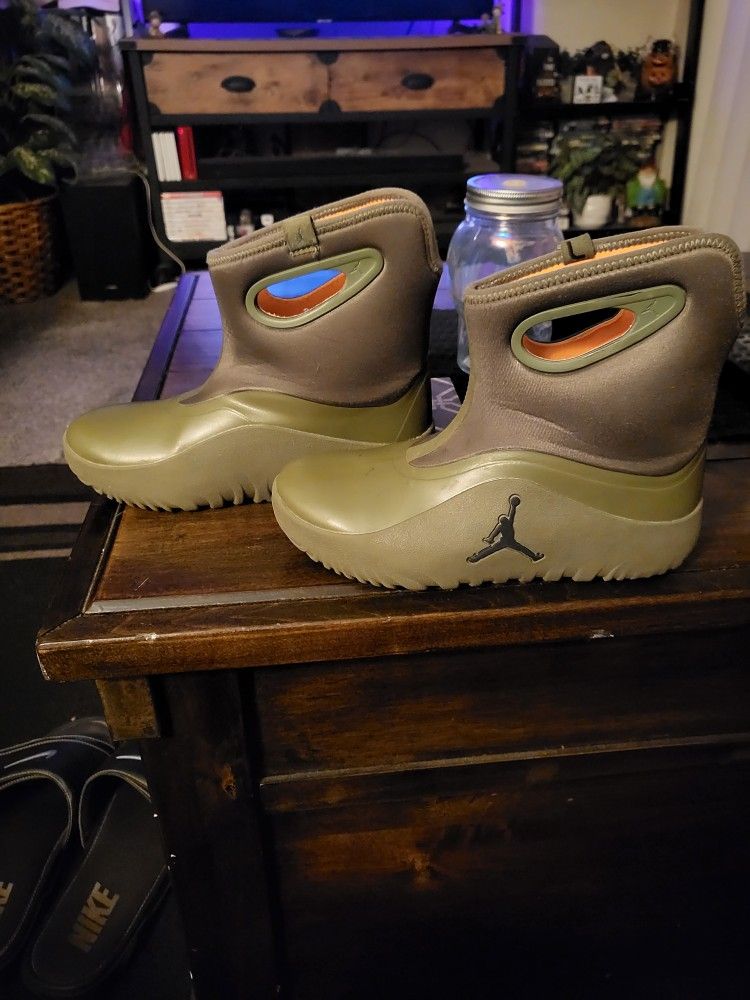 Jordan Lil Drip TD 'Medium Olive' boots.