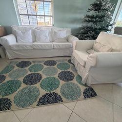 Title White Slipcovered Sofa & Chair + Jane Seymour Designer Rug – Coastal Living Room Set