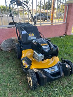 DEWALT 21 in. 163cc Briggs and Stratton 725Exi Engine Rear Wheel Drive 3-in-1 Gas Self Propelled Walk Behind Lawn Mower