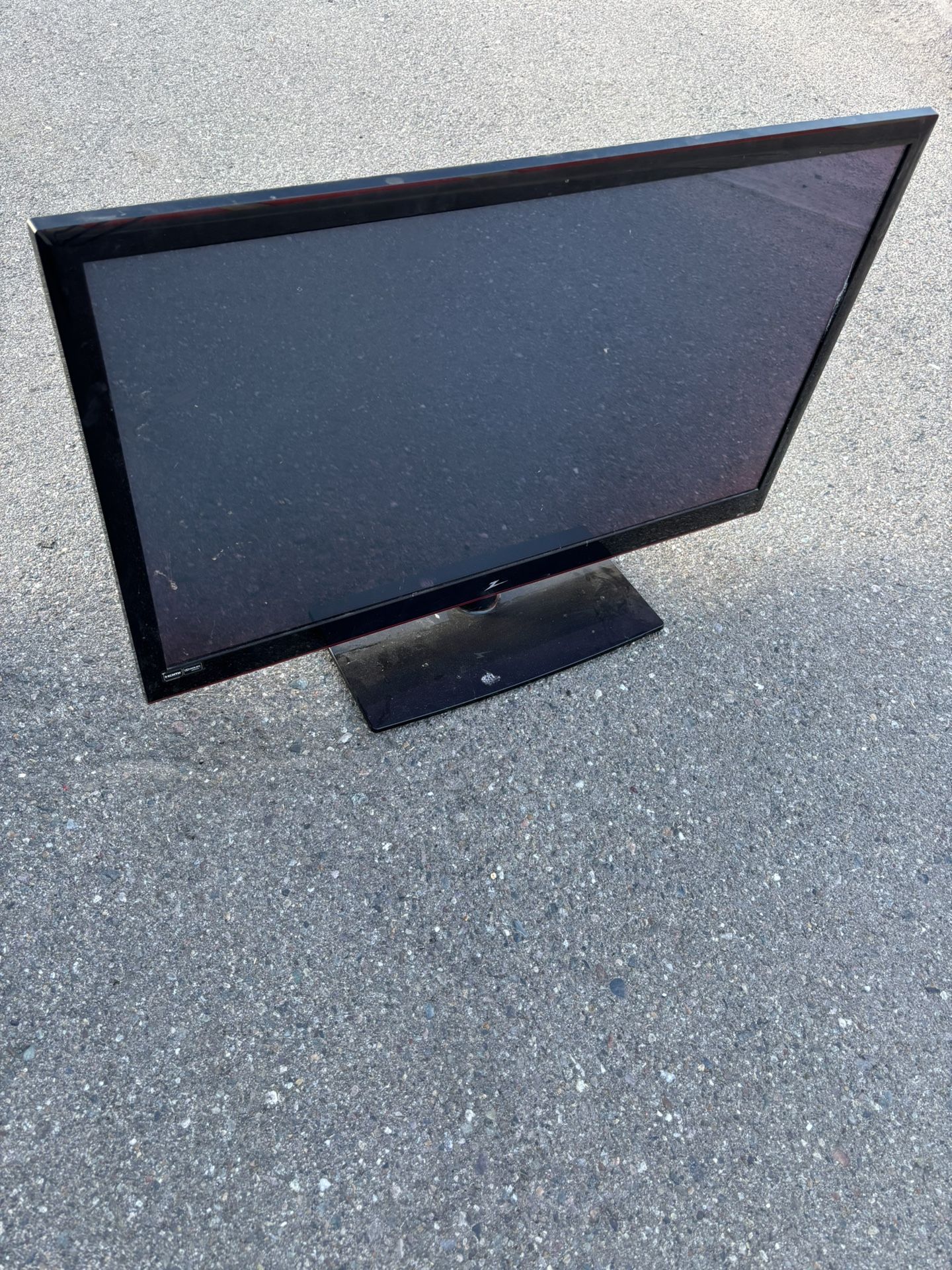 40” TV