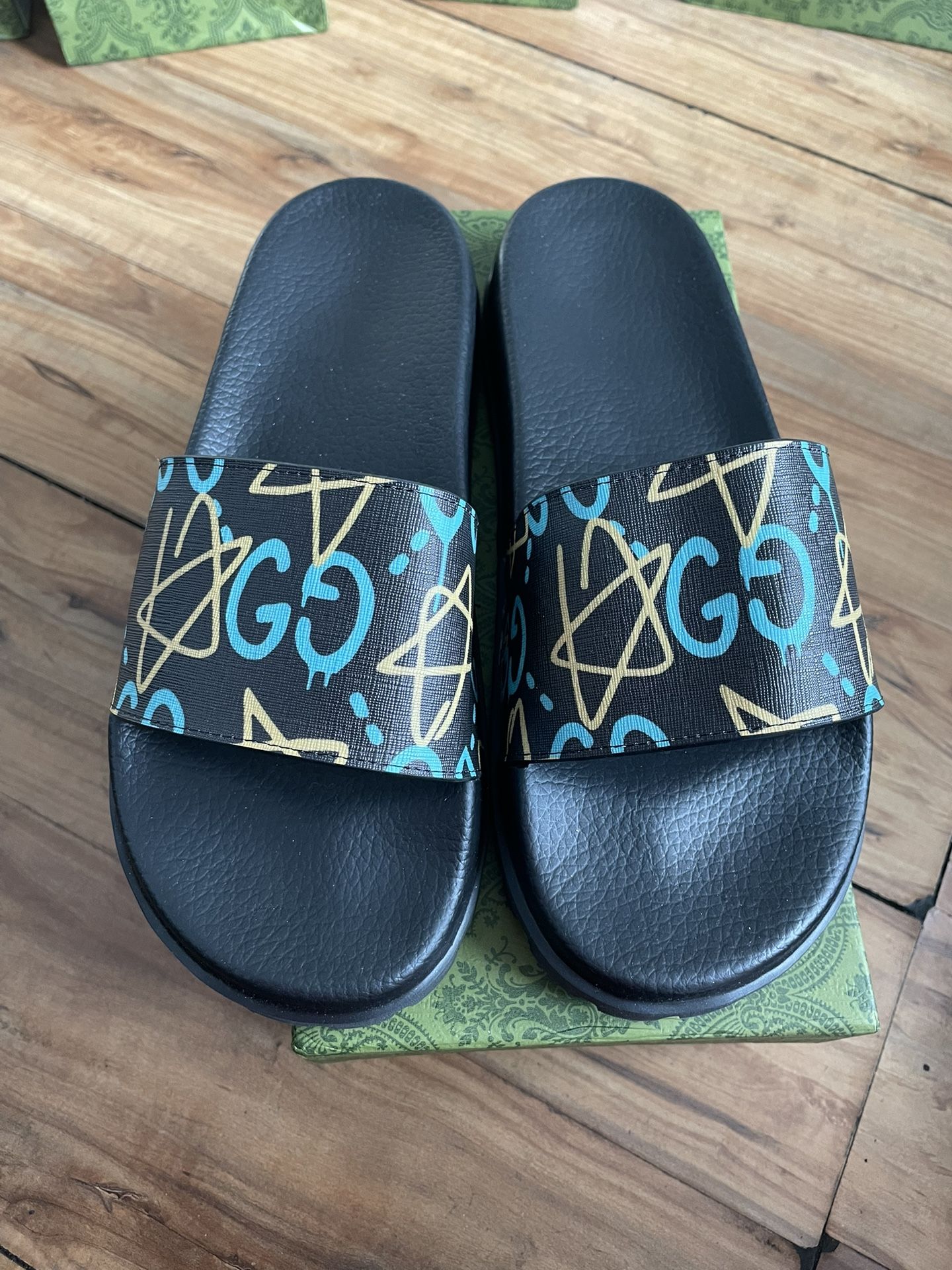 Gucci Web Slides