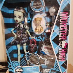 CREEPRODUCTION Brand New Frankie Stien Monster High Doll 