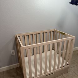 Mini crib baby